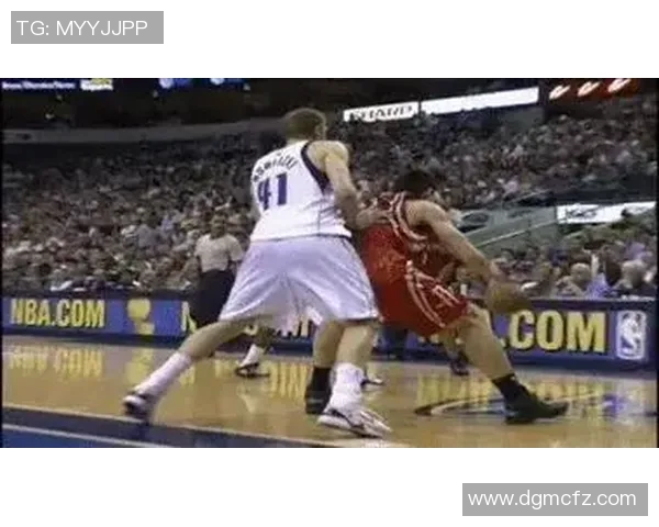 姚明穿鞋瞬间的精彩GIF展示他的篮球魅力与运动风范