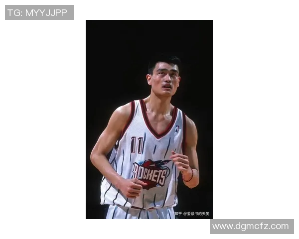 姚明:从篮球场上的巨人到中国体育的传奇象征