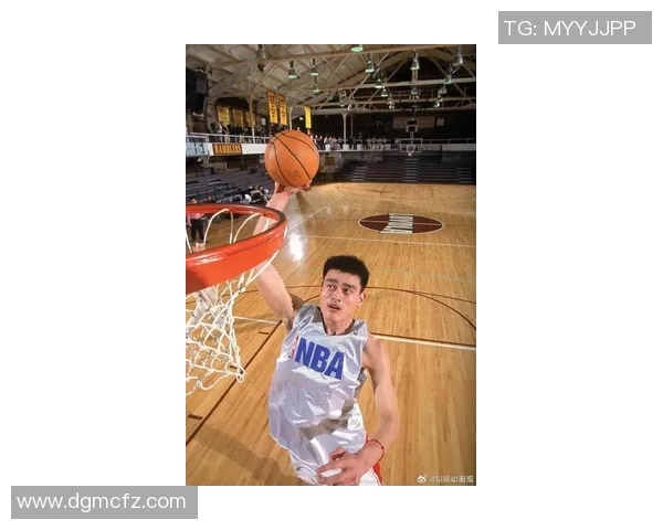 台湾姚明精彩扣篮瞬间引发球迷热议与回忆