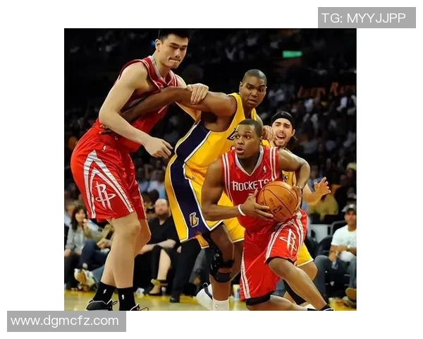 姚明精彩助攻瞬间回顾见证篮球巨星的传球艺术与团队精神