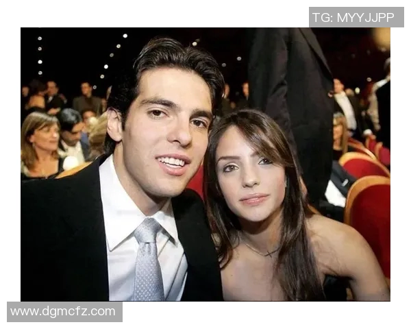 日本美女倾心足球明星的浪漫爱情故事与激情瞬间