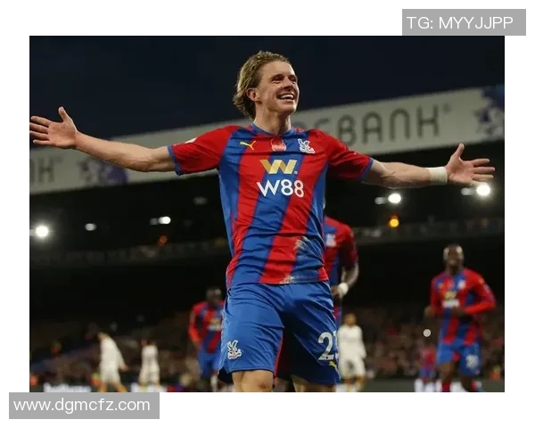 康纳与足球明星畅谈梦想与挑战的精彩瞬间图片分享